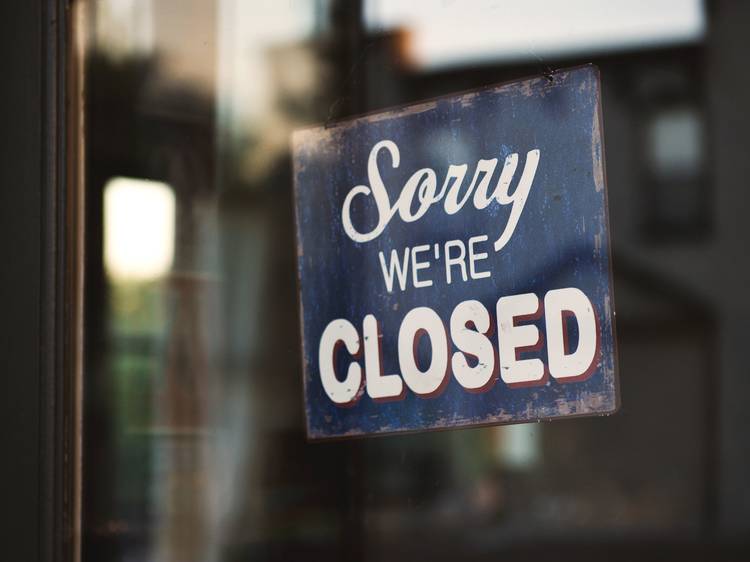 Shops and restaurants closes