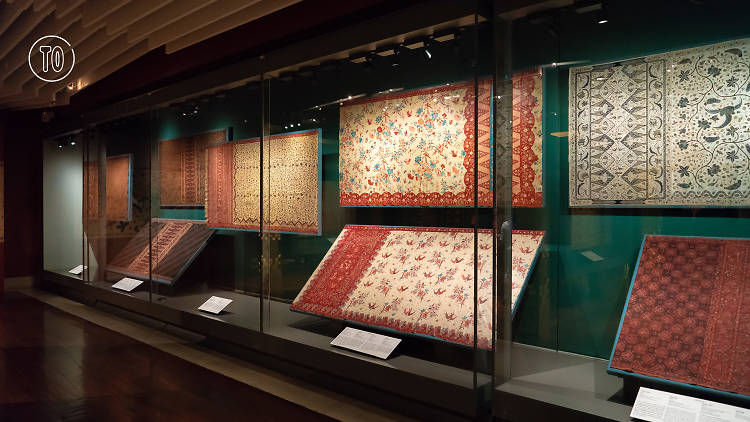 A Royal Treasure: The Javanese Batik Collection of King Chulalongkorn ...