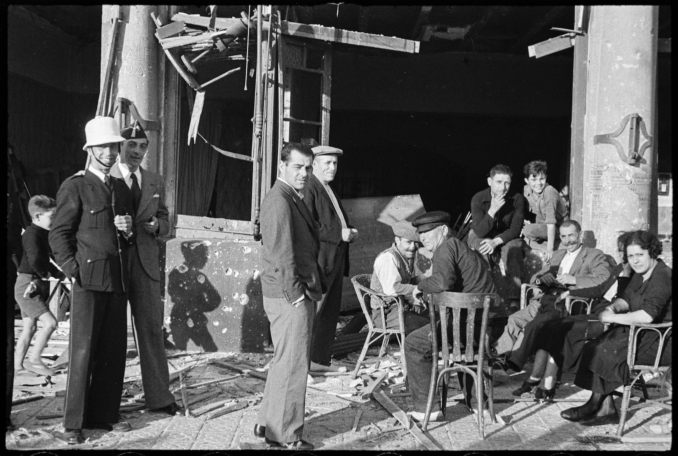 Supervivents del bombardeig del passaig Nacional de la Barceloneta. 29 de maig de 1937