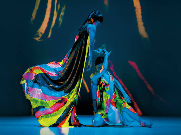 Cloud Gate Dance Theatre of Taiwan: 13 Tongues & Dust Cloud Gate Dance perform '13 Tongues'