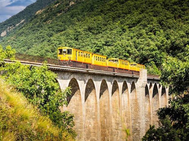 El tren groc o canari El tren groc o canari