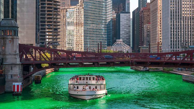 A cruise on the chicago river