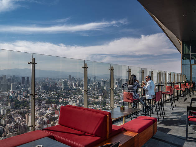 Cityzen: rooftop bar de Sofitel en el piso 38 con vista a Reforma Cityzen: rooftop bar de Sofitel en el piso 38 con vista a Reforma