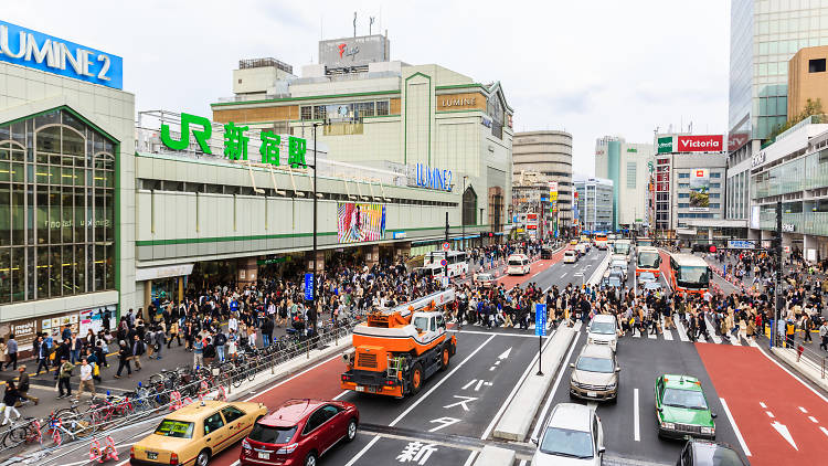 Use nearby, alternative stations to avoid the crowds