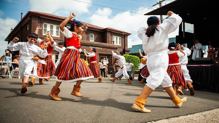People dancing at Bairro