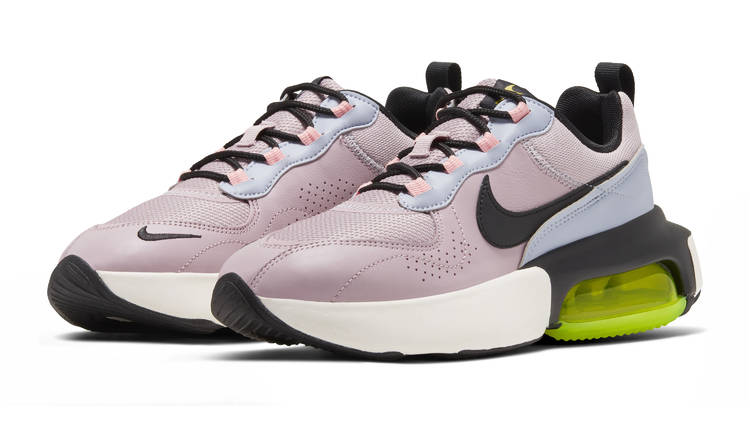 International nike outlet trainers