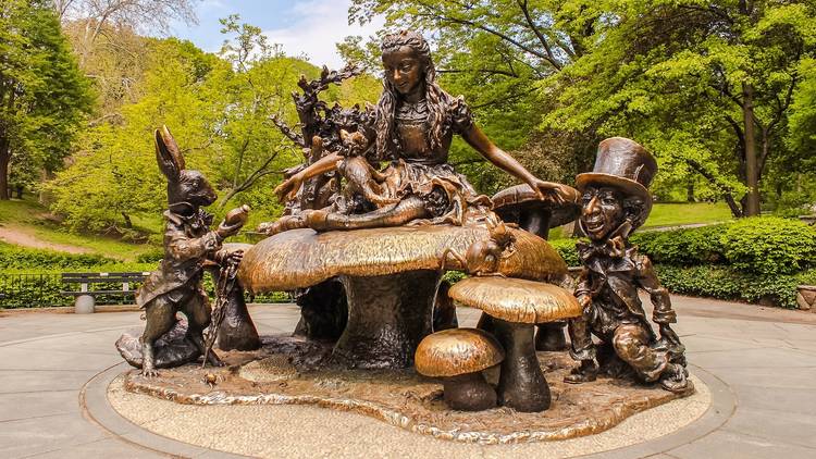 Central Park's "Alice in Wonderland" statue