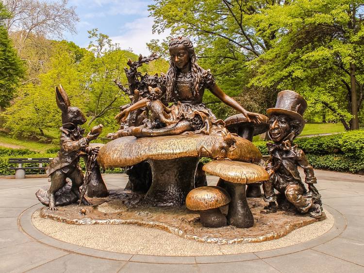 Central Park's "Alice in Wonderland" statue