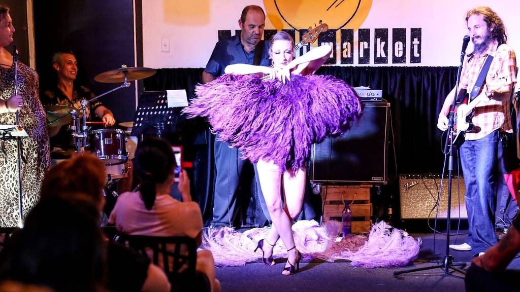 Blues & Burlesque Nightlife in Sydney