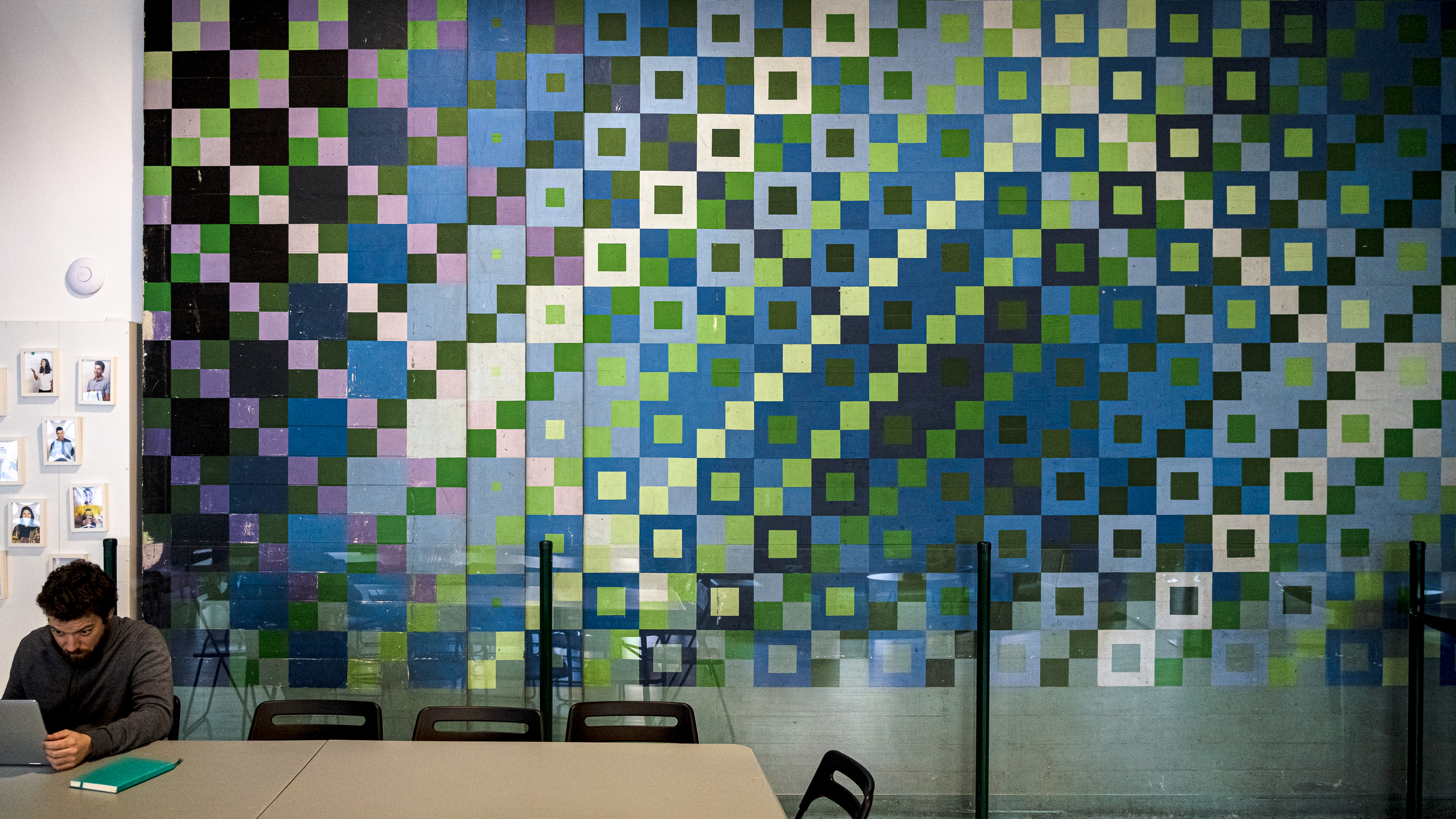 Mural de Eduardo Nery, no escritório da Landing.jobs