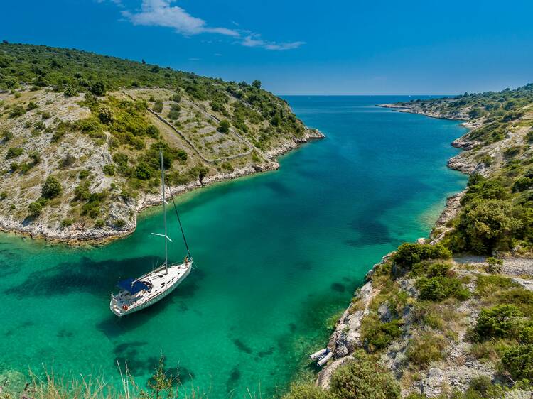 Sail through islands