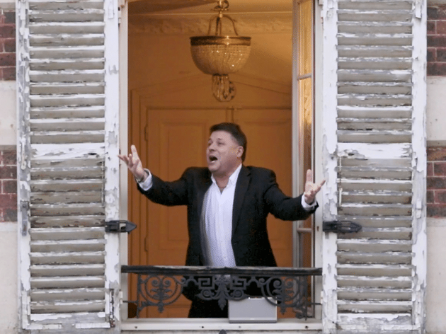 Tous les soirs, ce ténor chante de l'opéra à la fenêtre pour ses voisins ! Stéphane Sénéchal