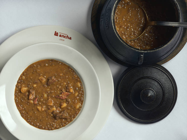 Lentejas estofadas con codillo (La Ancha)