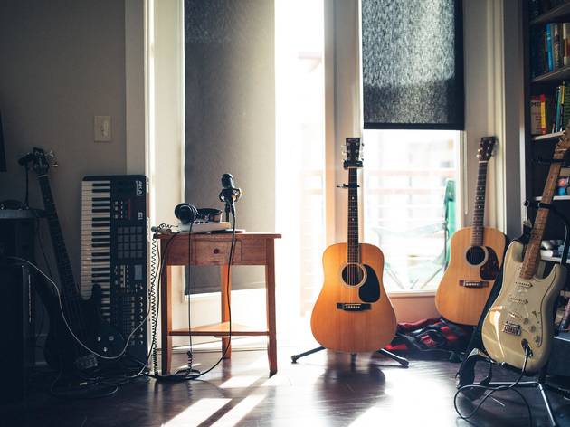 Cinco músicas fáceis para aprender a tocar na guitarra Cinco músicas fáceis para aprender a tocar na guitarra