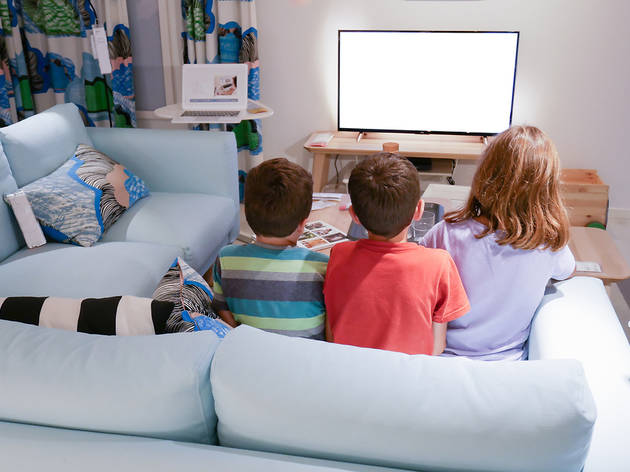 Niños viendo la tele Niños viendo la tele