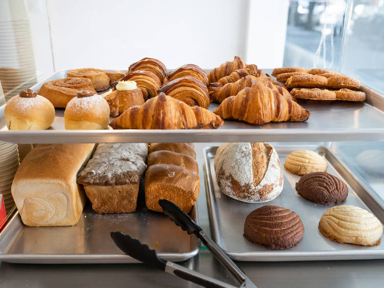 Marne, café en vitrina adentro