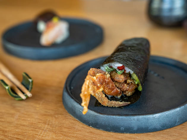 Yoru, el handroll y sushi bar más pequeño de la CDMX Yoru, rollos