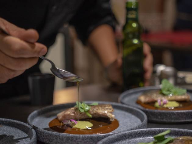 Desconocidos por Conocer Desconocidos por Conocer, colectivo gastronóimico con comida en plato