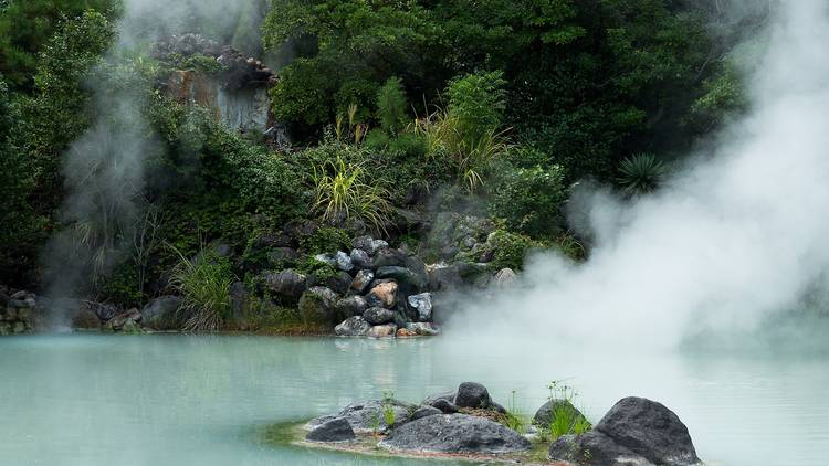 ベッドタイム：日本の温泉でうたた寝