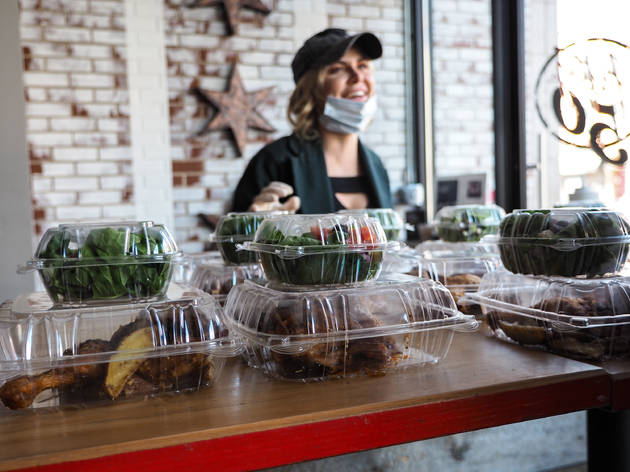 This Chicago restaurant group is handing out 400 free meals a day fifty/50, the fifty/50, free meals, furlough, coronavirus, 50/50 group
