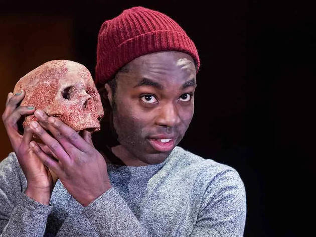 Paapa Essiedu com 'Hamlet' en la producció de la RSC de 2016. Paapa Essiedu com 'Hamlet' en la producció de la RSC de 2016.