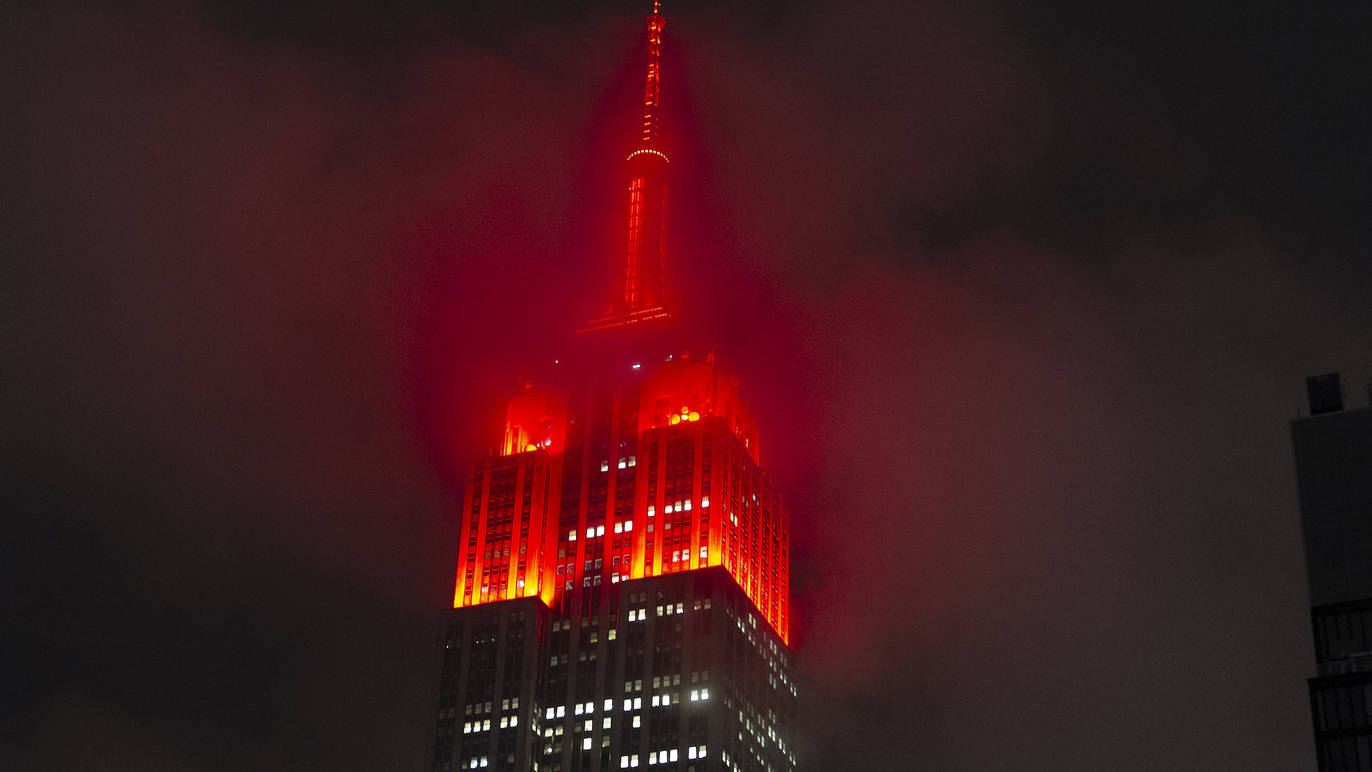 The Empire State Building Lights Up for the NYPL's 125th Anniversary ...