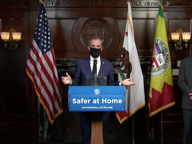 L.A. is now recommending that Angelenos wear masks when in public L.A. is now recommending that Angelenos wear masks when in public