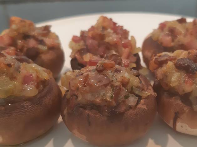 Cogumelos recheados com bacon e mozzarella Cogumelos recheados com bacon e mozzarella