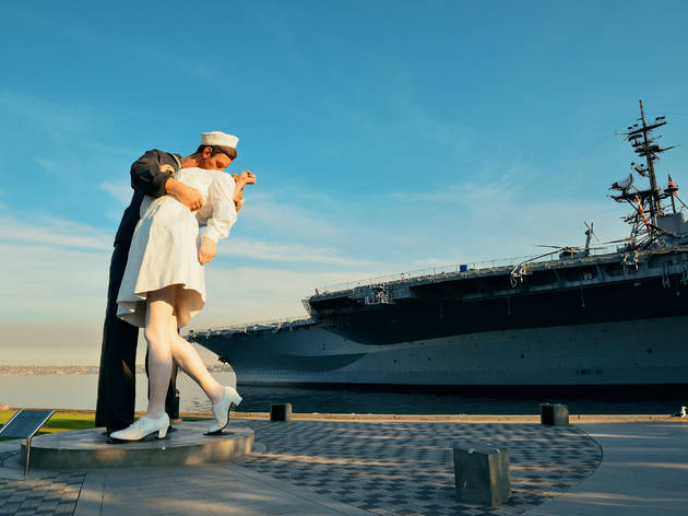 Unconditional Surrender de J. Seward Johnson Unconditional Surrender de J. Seward Johnson