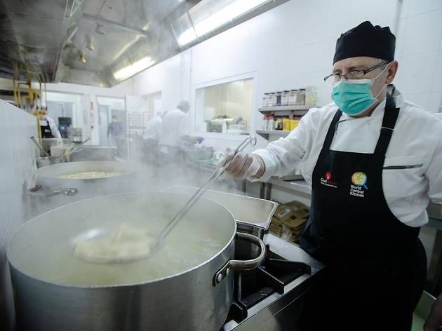 20.000 comidas diarias prepara la ONG del chef José Andrés en Madrid Cocina de World Central Kitchen