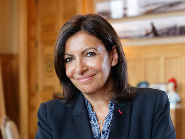 La mairie de Paris va offrir 2 millions de masques aux Parisiens Anne Hidalgo