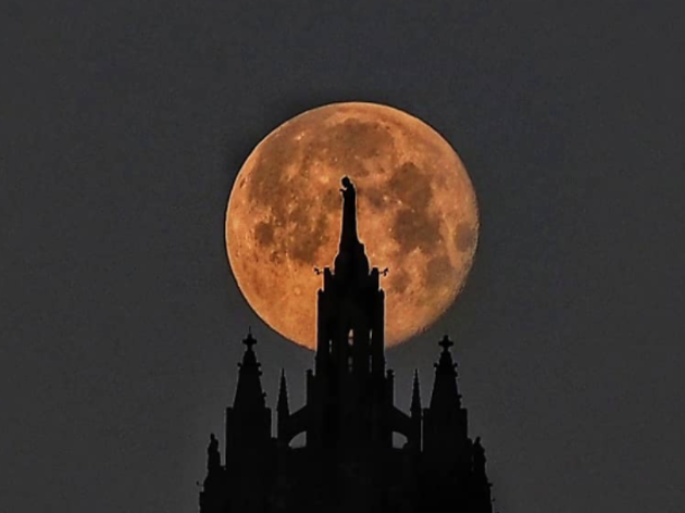 Superlluna a Barcelona Superlluna a Barcelona