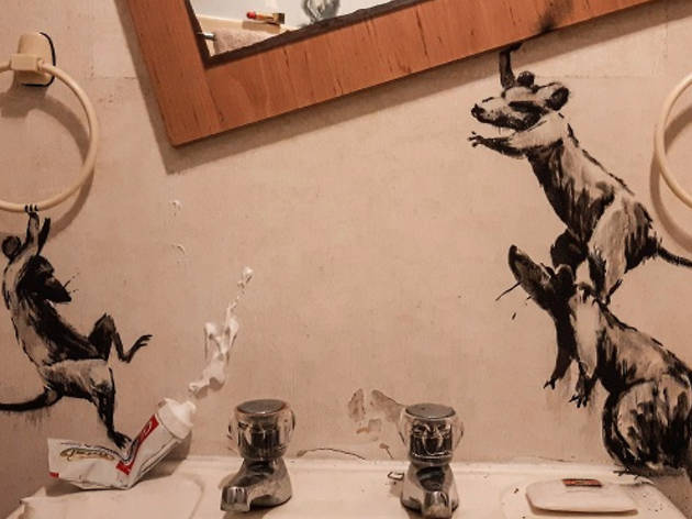 Banksy transforma su propio cuarto de baño en una de sus obras callejeras Banksy