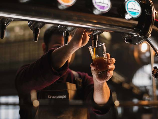 Crecen los aliados del proyecto #Fuerzabar y sus 15 millones de cañas Varios grifos de cerveza