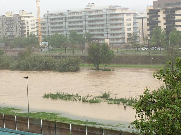 Las imágenes del río Besòs desbordadado por la lluvia rui Besòs desbordat
