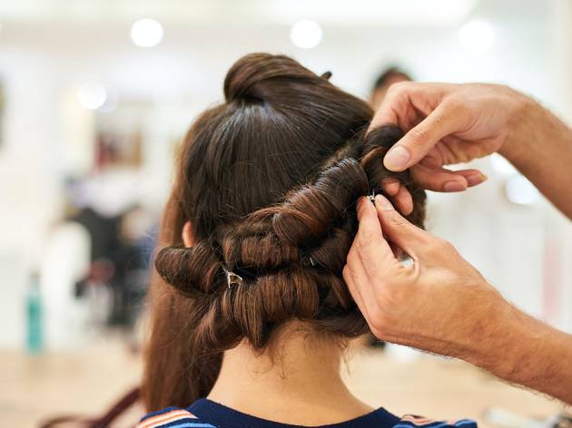 Après avoir testé “la coupe maison”, Bruno Le Maire souhaite la réouverture des salons de coiffure Coiffeur