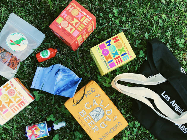 This new fundraising quarantine kit has all the basics: face masks, sanitizer, wine and more wine Hoxie Day LA quarantine pack