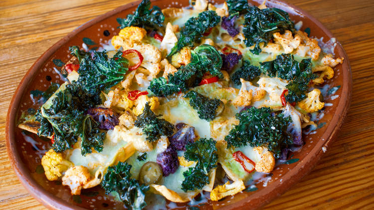 Here’s how to make Petty Cash’s cheesy, poblano-packed cauliflower nachos