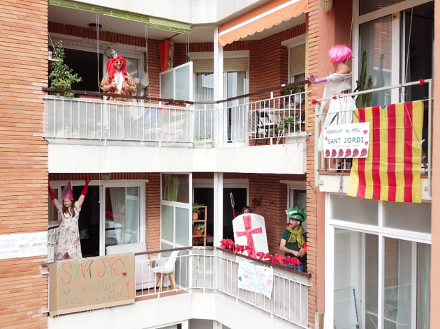 El Sant Jordi d'un pati de veïns de Barcelona El Sant Jordi d'un pati de veïns de Barcelona