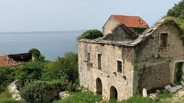 Discover the ruins of Old Podgora