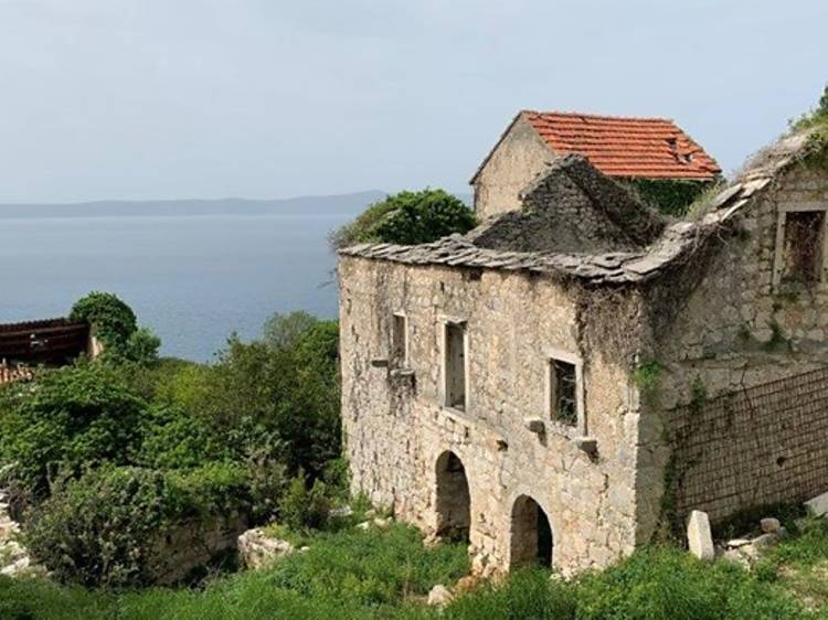 Discover the ruins of Old Podgora