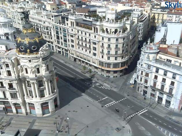 Empty Gran Vía, live image (English) An empty Gran Vía
