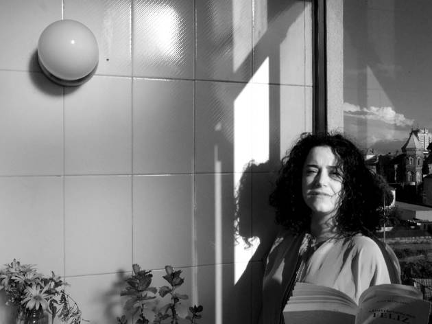 Poesia Em Médio Plano A preto e branco e em médio plano: assim são todos os vídeos