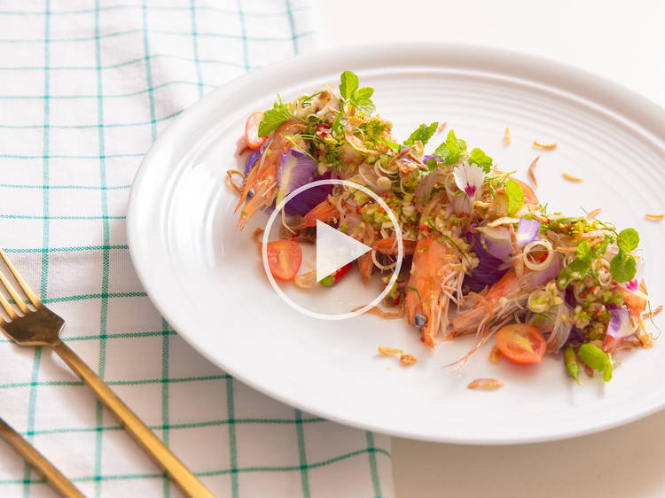 Watch: พล่ากุ้งอบวุ้นเส้น จากเชฟเรณู ร้าน Saffrom