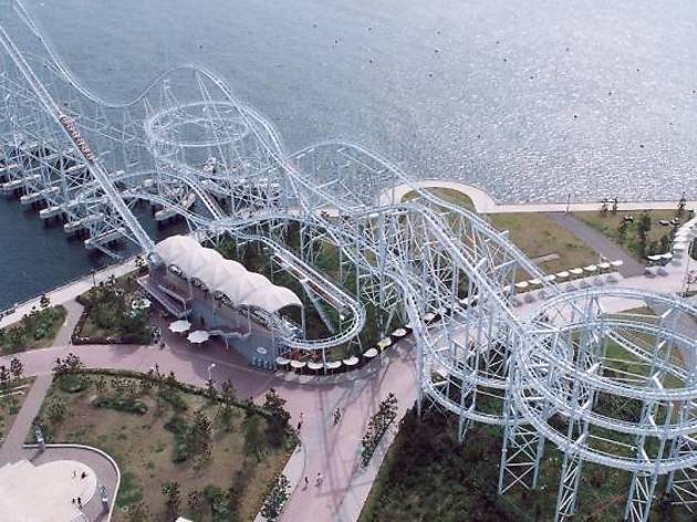 Ya podéis montar en las montañas rusas más espectaculares de Japón Surf Coaster Leviathan
