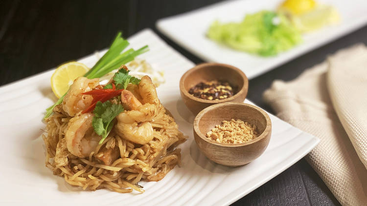 Pad Thai with prawns and sides of peanut