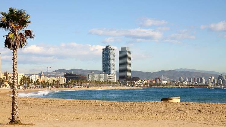 Reabren las playas de Barcelona