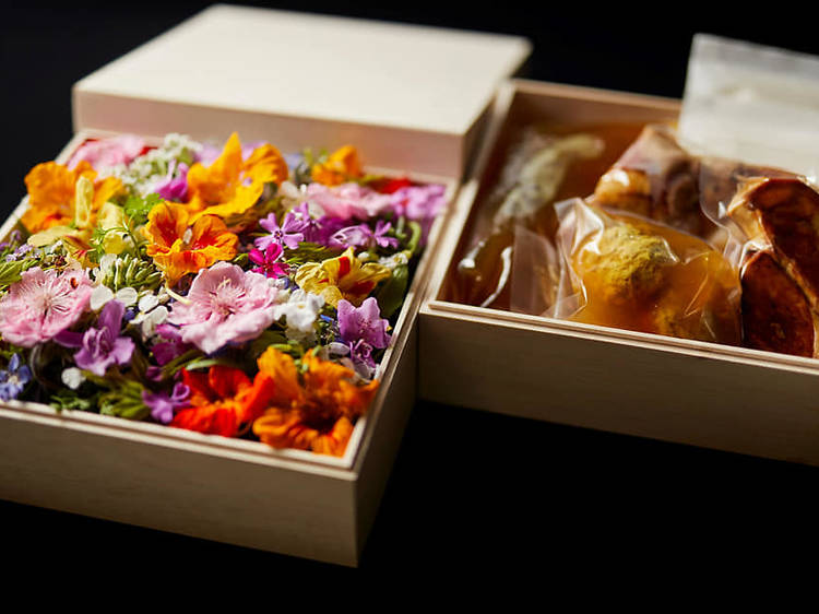 Hommage bento box with edible flowers