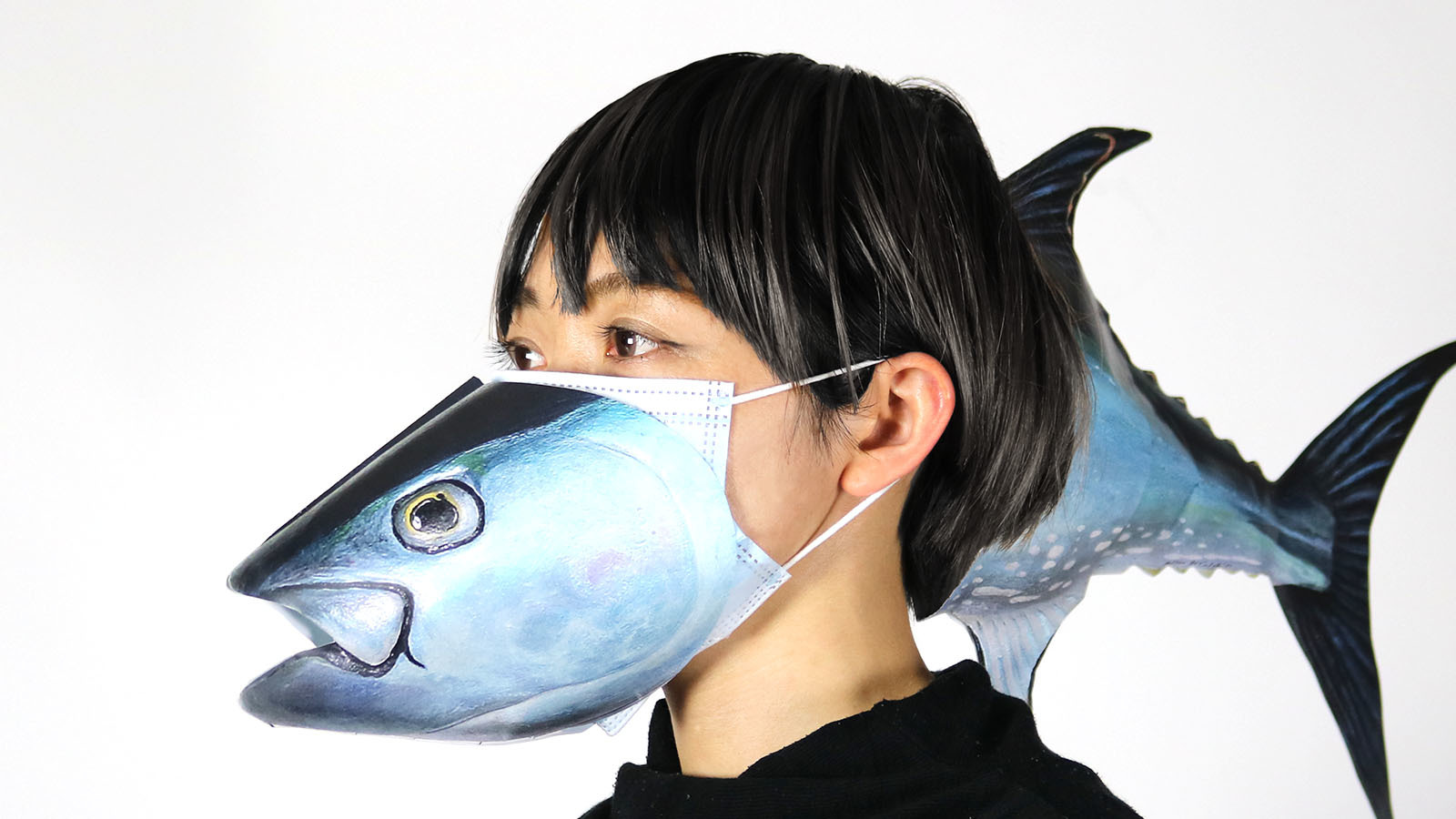 Make this fish face mask with the free template by Kindai University