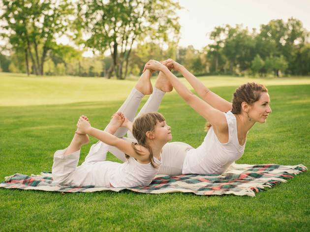 5 planes urbanos para redescubrir Madrid al sol yoga al aire libre